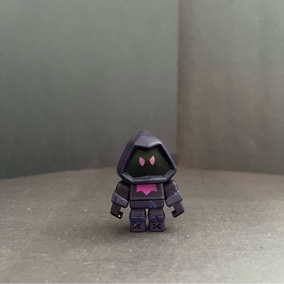 Roblox Sharkbyte Studios Gem Enchanter Figure Series 7 - Picture 1 of 3